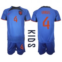 Otroški Nogometni dresi Nizozemska Virgil van Dijk #4 Gostujoči SP 2022 Kratek Rokav (+ Kratke hlače)
